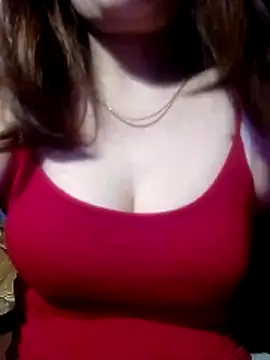 YiyinLy online show from March 18, 9:09 pm