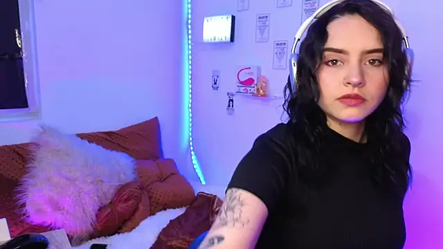 Emily Lindey online show from February 6, 3:32 am