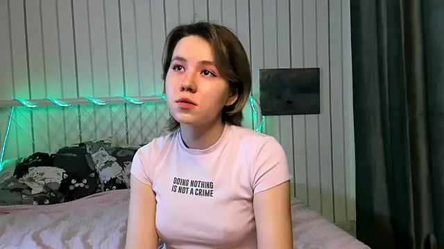 AlisiaEthen online show from December 3, 8:33 pm