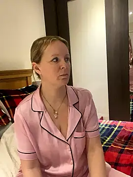 madamlillyrose online show from January 13, 8:08 am