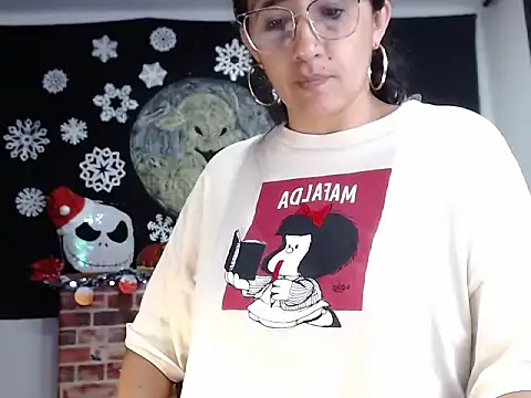 Lucyy Naugthy online show from November 25, 1:46 pm