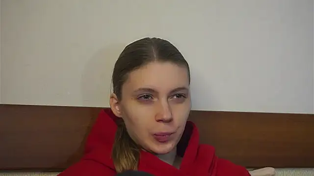 RoslynArcuo online show from December 1, 8:33 pm