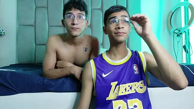 Desire4Duo online show from March 15, 3:25 pm