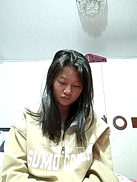 nghi-xinh online show from October 18, 12:30 pm
