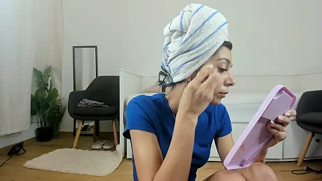 ReneeVoss online show from February 20, 5:17 am