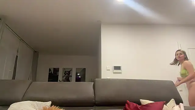 julialauren online show from December 1, 8:22 pm