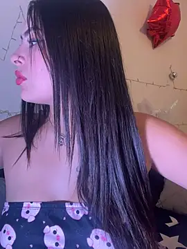 AbrilAw online show from February 12, 4:25 am