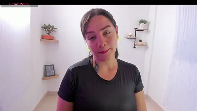 Saraarouusee online show from November 21, 5:04 pm