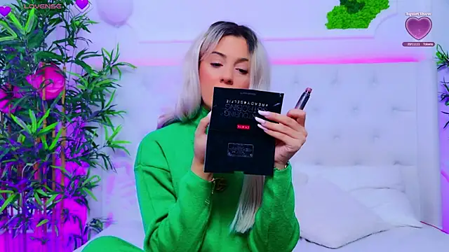 Snapshot of AriannaSins chatting on September 30, 12:22 pm AriannaSins online show from September 30, 12:22 pm