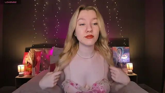 LinaRayy online show from November 5, 9:25 am