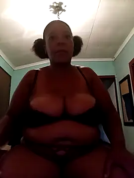 boobsqueenxo online show from March 4, 2:56 pm