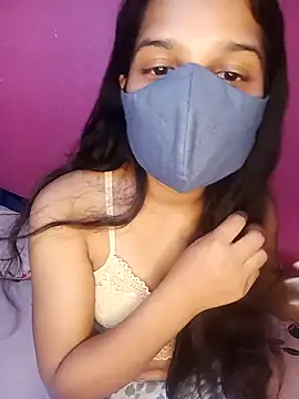 Lovely Queennn online show from October 17, 6:00 pm