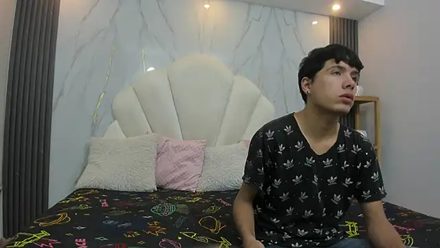 hoot booys  online show from November 28, 7:50 pm