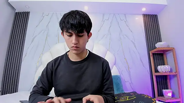 hoot booys  online show from April 18, 8:42 pm