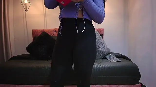 ivy bonnie online show from November 24, 11:12 am