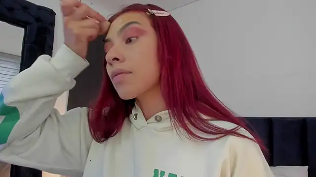 melanie roux   online show from April 17, 12:29 pm