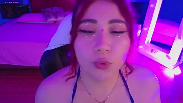 littlee red online show from February 10, 10:02 pm