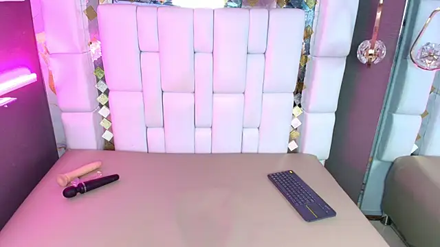 sara lane  online show from November 8, 9:53 pm