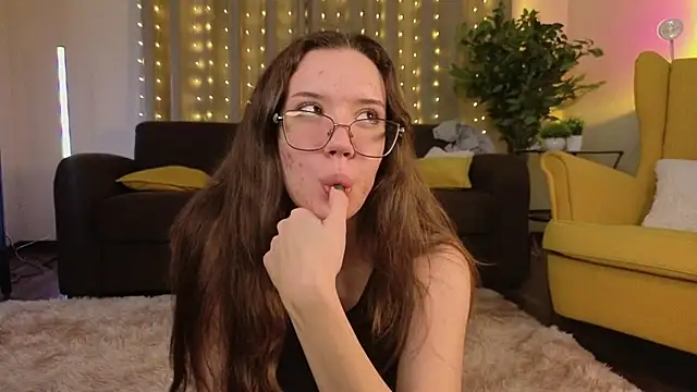 FabiolaCowing online show from November 23, 6:20 pm