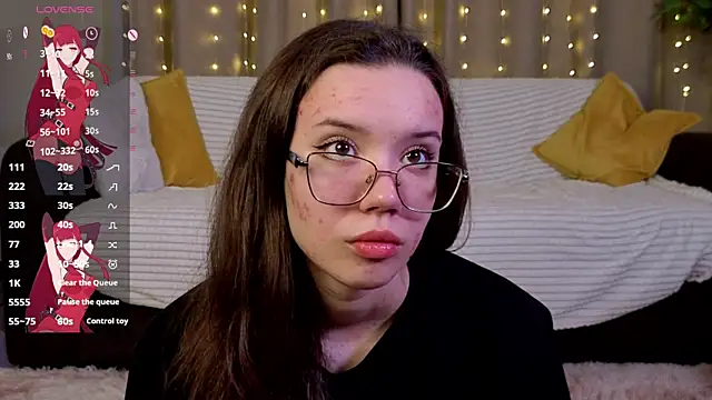 FabiolaCowing online show from December 4, 8:20 pm