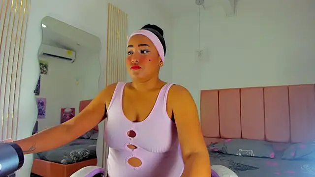 NahomiWalker  online show from January 16, 7:54 pm