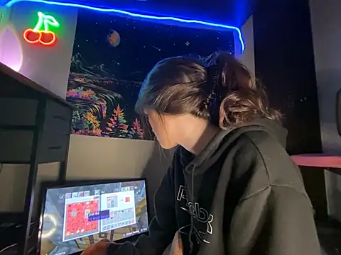 Thedeepwebcutie online show from March 25, 8:39 am