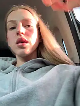 kira mia online show from June 12, 3:53 pm