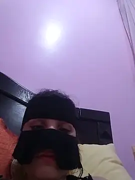 SandyAmr online show from June 6, 2:23 pm
