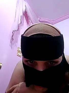 SandyAmr online show from April 4, 2:05 pm