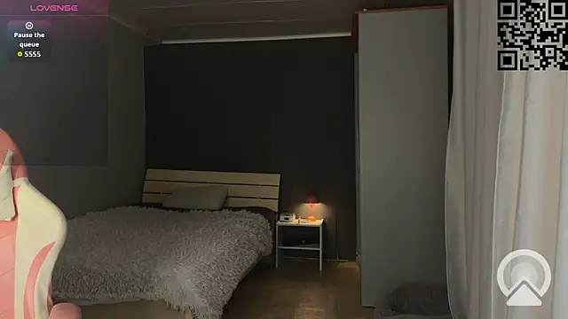 ella simons online show from February 6, 11:30 pm