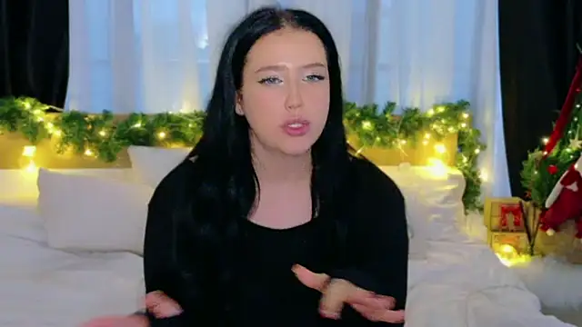 Felicia Herceg online show from December 14, 11:32 pm