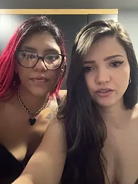 Snapshot of Braziliangirlfriends chatting on October 21, 10:47 pm Braziliangirlfriends online show from October 21, 10:47 pm