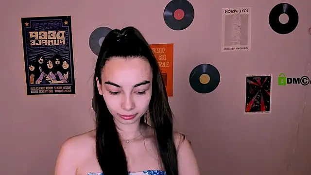 kira light   online show from November 21, 7:49 pm