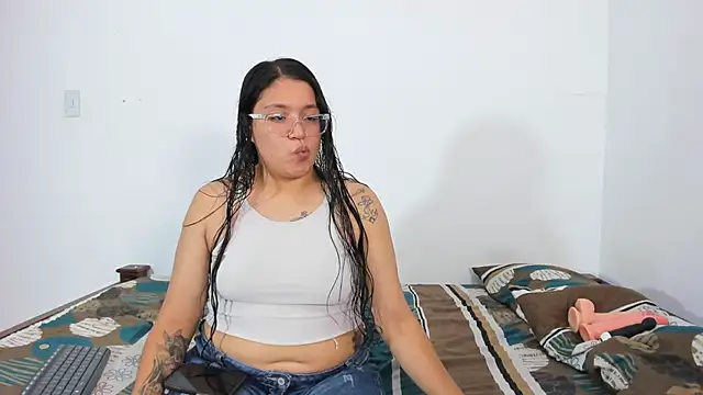 AdelaFranco online show from October 23, 3:45 am