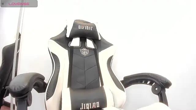 helleennhoot online show from December 17, 1:22 am