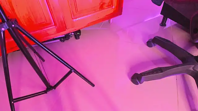 kittymonroe1 online show from April 13, 3:57 pm