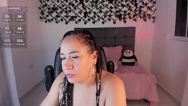 Karly Closson online show from December 2, 3:19 am