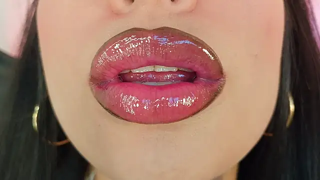 mia roux1 online show from July 11, 11:49 pm
