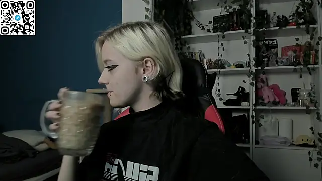 Holy Mistress S online show from November 26, 9:32 am