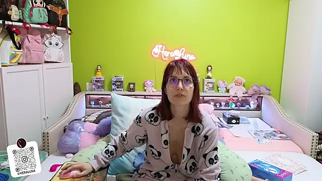  HeraLuna  online show from April 3, 8:18 pm