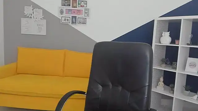 NoraSimons online show from March 4, 7:59 am