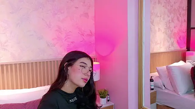 AdelineJhones online show from January 17, 3:19 pm