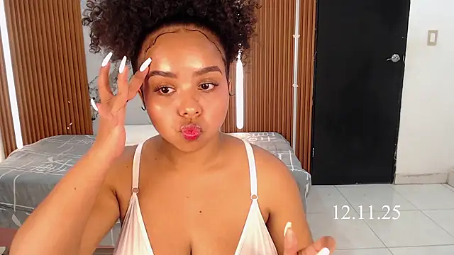 rosselyn  online show from November 12, 7:45 pm