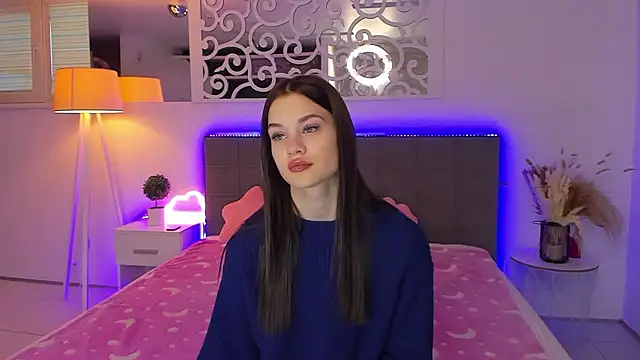 LuisaClover online show from January 10, 1:05 pm