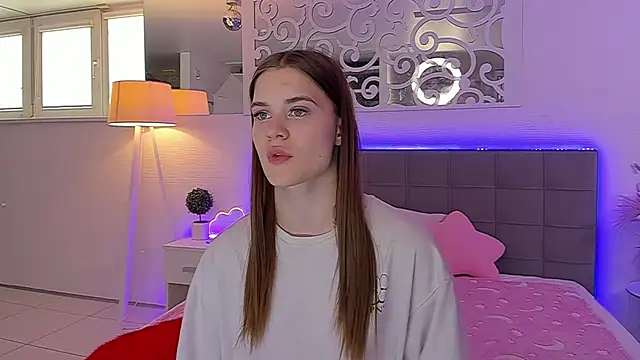 LuisaClover online show from June 3, 12:17 pm