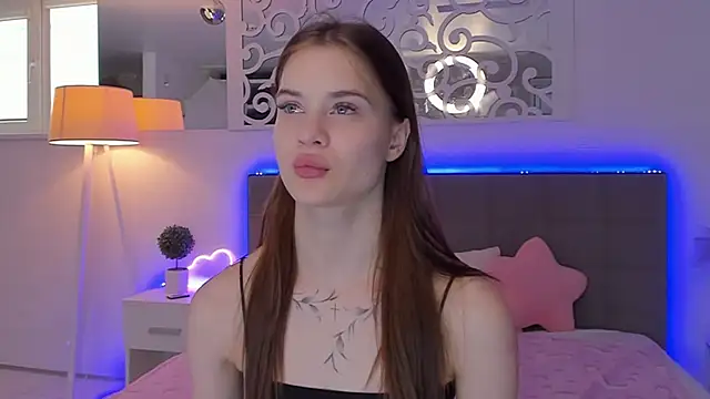 LuisaClover online show from April 7, 12:07 pm