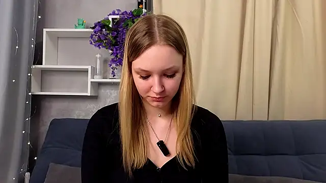 ElissaGlod online show from February 24, 1:10 pm