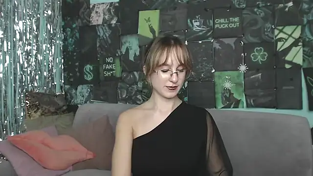 AlishaKellyi online show from October 31, 6:04 am