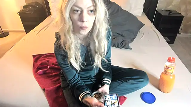 Amanda-JewelzX online show from November 20, 12:33 am