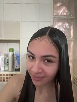 IslaCole online show from January 6, 8:12 pm